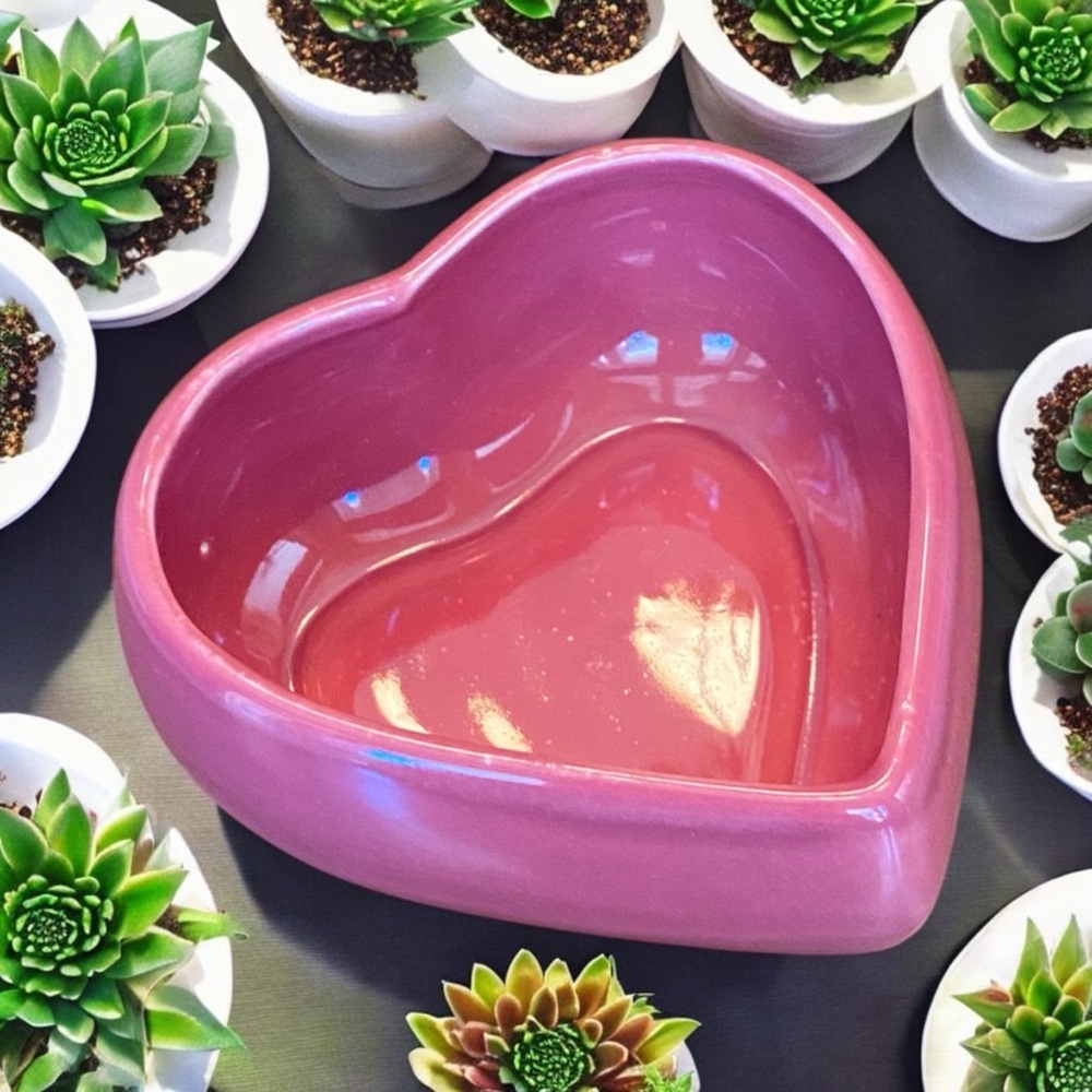 Heart shaped dish in pink / mauve. EUC